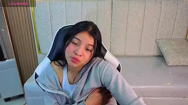 Snapshot of Sofi_Adams_Tx chatting on 12.17.25 Sofi Adams Tx online show from 12.17.25