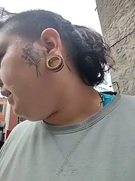 Divine Pouvoir online show from 02.25.26