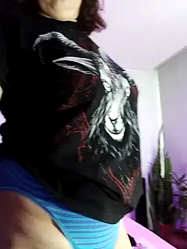 Divine Pouvoir online show from 04.15.26