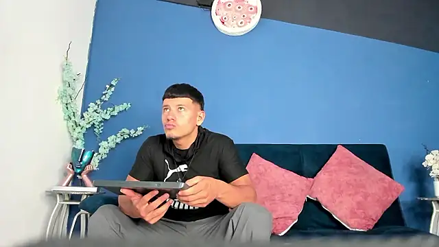 Snapshot of MagnusKnight_ chatting on 02.20.26 MagnusKnight online show from 02.20.26