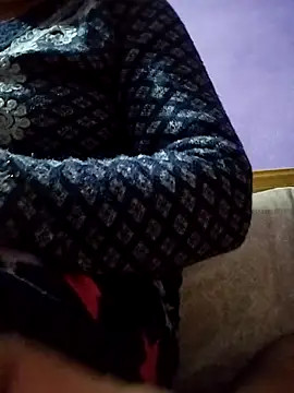 Snapshot of Sweet_Couple_01 chatting on 12.15.25 Sweet Couple 01 online show from 12.15.25