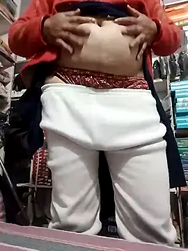 Snapshot of Sweet_Couple_01 chatting on 12.17.25 Sweet Couple 01 online show from 12.17.25