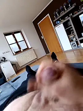 Snapshot of weilpasst chatting on 12.18.25 weilpasst online show from 12.18.25