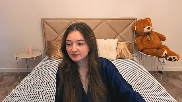 CyrenaLuxe online show from 04.01.26