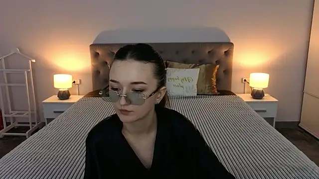 CyrenaLuxe online show from 04.03.26