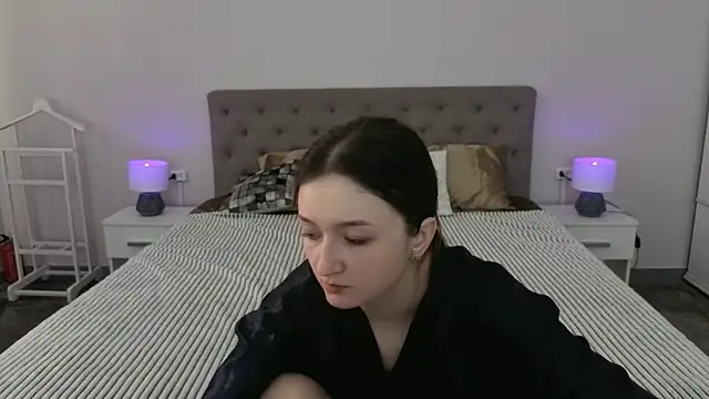 CyrenaLuxe online show from 04.04.26