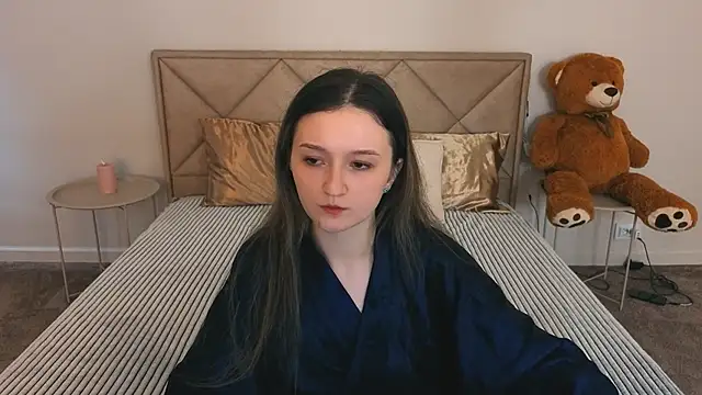 CyrenaLuxe online show from 04.06.26