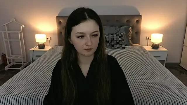 CyrenaLuxe online show from 04.08.26