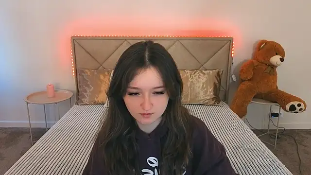 CyrenaLuxe online show from 04.10.26