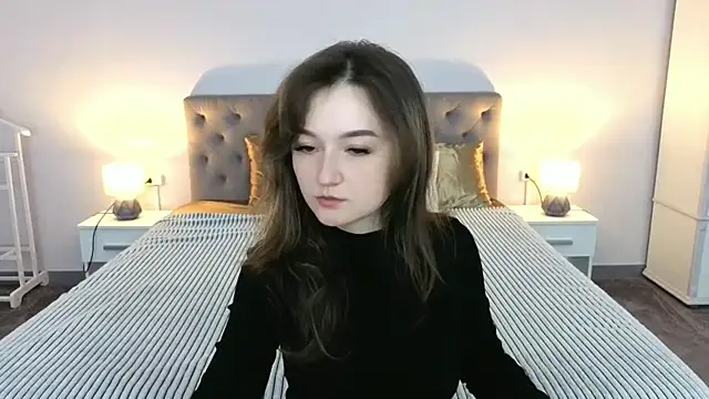 CyrenaLuxe online show from 04.15.26