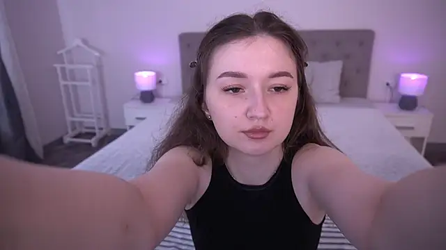 CyrenaLuxe online show from 06.04.26