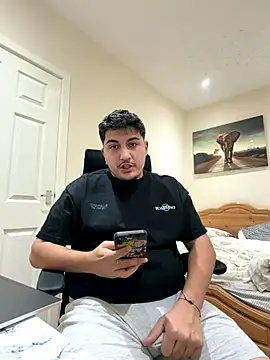 Snapshot of Juliann69Ramiro chatting on 12.16.25 Juliann69Ramiro online show from 12.16.25