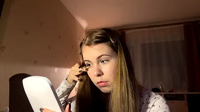 Snapshot of MaevAmy chatting on 12.17.25 MaevAmy online show from 12.17.25