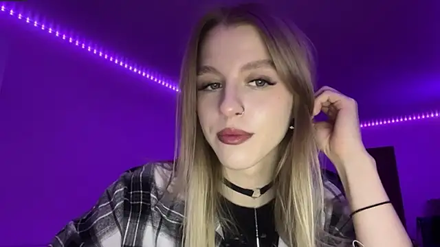 Snapshot of AzoticBasics chatting on 12.16.25 AzoticBasics online show from 12.16.25