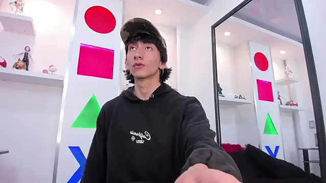 Snapshot of Cody_Bloom chatting on 12.18.25 Cody Bloom online show from 12.18.25