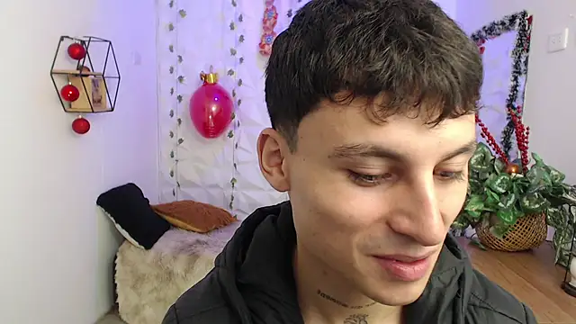 Snapshot of Noah_Vera chatting on 12.16.25 Noah Vera online show from 12.16.25