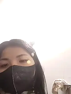 Snapshot of Thikshow2k chatting on 12.14.25 Thikshow2k online show from 12.14.25