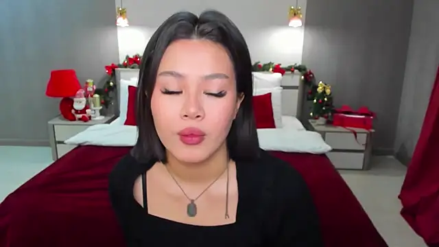 Snapshot of Brunette_Charm chatting on 12.14.25 Brunette Charm online show from 12.14.25