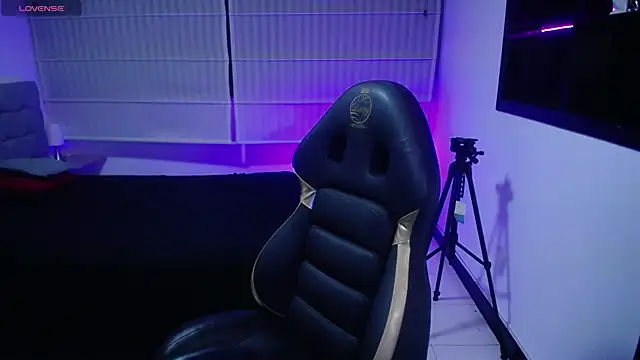 Snapshot of Kendall_fox_x chatting on 12.15.25 Kendall fox x online show from 12.15.25