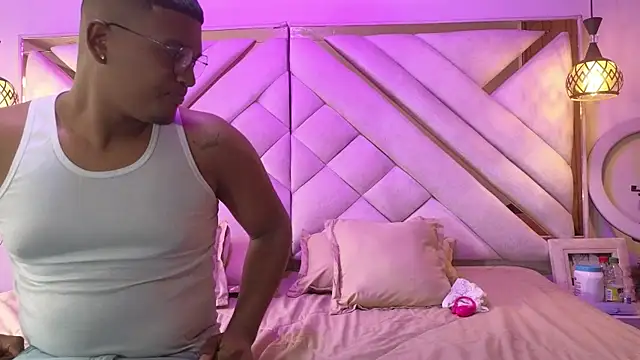 machaybear online show from 12.17.25