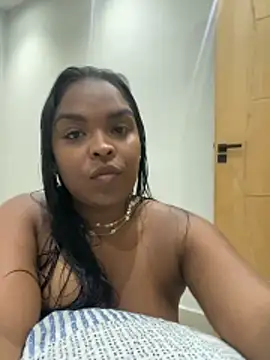 Snapshot of larah_sex chatting on 12.19.25 larah sex online show from 12.19.25