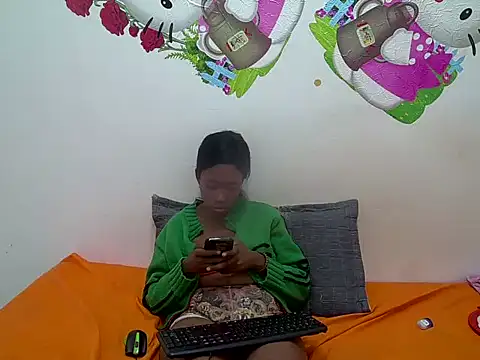 Snapshot of MissSexyVibe32 chatting on 12.14.25 MissSexyVibe32 online show from 12.14.25