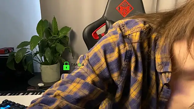 Snapshot of CloudLightt chatting on 12.16.25 CloudLightt online show from 12.16.25