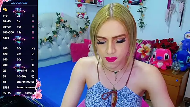 Snapshot of golden_girl01 chatting on 12.21.25 golden girl01 online show from 12.21.25