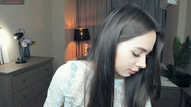 YvonneRobes online show from 02.12.26