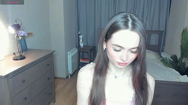 YvonneRobes online show from 03.05.26