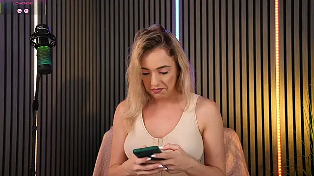 Snapshot of creampussyy chatting on 02.22.26 creampussyy online show from 02.22.26