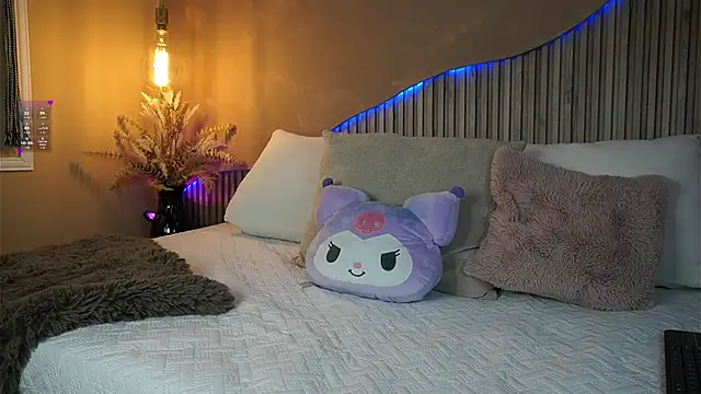 Snapshot of CloeThomsonx chatting on 12.13.25 CloeThomsonx online show from 12.13.25