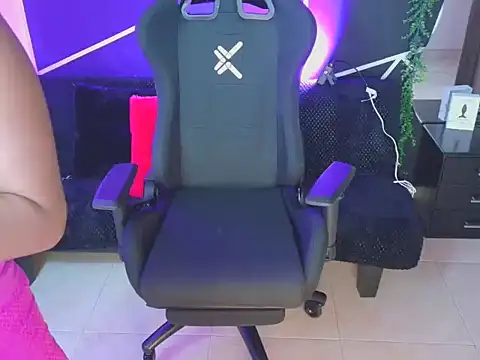 Snapshot of VALERIADANIELS chatting on 12.15.25 VALERIADANIELS online show from 12.15.25