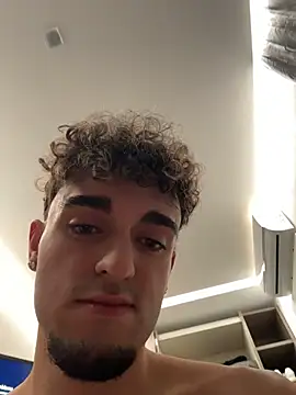 Snapshot of rich_papi chatting on 12.14.25 rich papi online show from 12.14.25