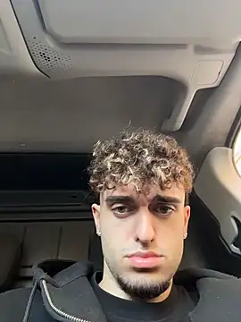 Snapshot of rich_papi chatting on 12.17.25 rich papi online show from 12.17.25