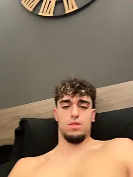 Snapshot of rich_papi chatting on 12.18.25 rich papi online show from 12.18.25