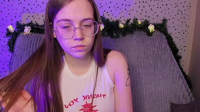 Snapshot of miya_soft chatting on 12.21.25 miya soft online show from 12.21.25