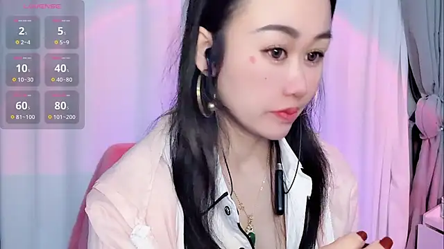 Snapshot of Wenwen-163 chatting on 12.14.25 Wenwen-163 online show from 12.14.25