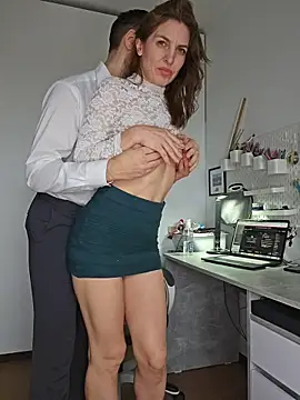 Snapshot of Lovebackground chatting on 12.16.25 Lovebackground online show from 12.16.25