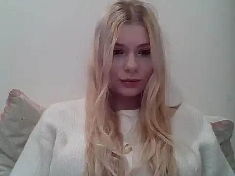 Snapshot of GeorginaLovely chatting on 12.17.25 GeorginaLovely online show from 12.17.25