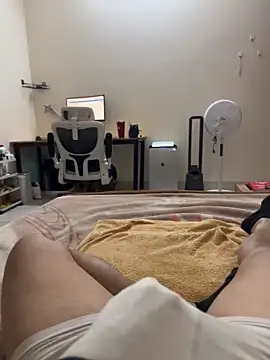 Snapshot of battman4488 chatting on 12.18.25 battman4488 online show from 12.18.25