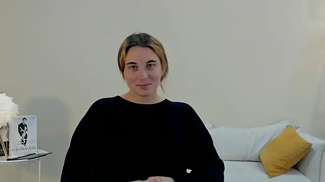 Snapshot of VeniceMostrom chatting on 12.16.25 VeniceMostrom online show from 12.16.25