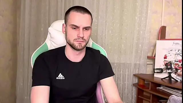 Snapshot of Iveeran chatting on 12.14.25 Iveeran online show from 12.14.25