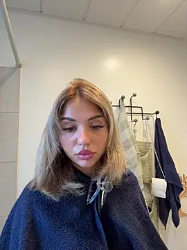 Snapshot of SilkyMira chatting on 12.16.25 SilkyMira online show from 12.16.25