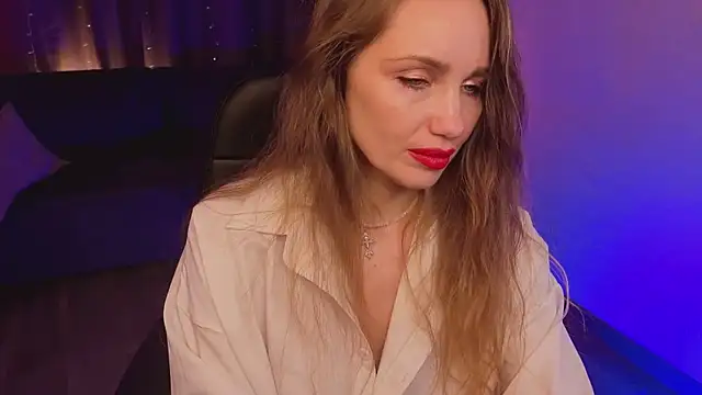 Snapshot of Vivien_Star chatting on 12.16.25 Vivien Star online show from 12.16.25