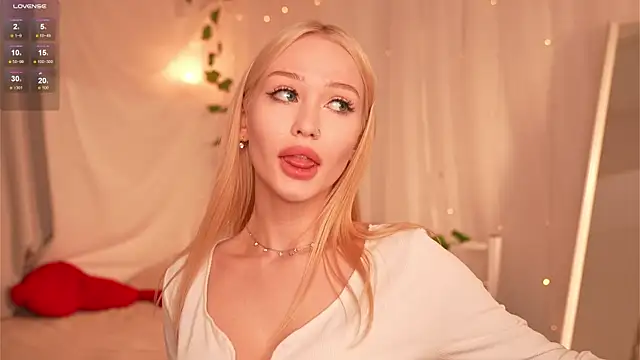 Snapshot of party_4_u chatting on 12.18.25 party 4 u online show from 12.18.25