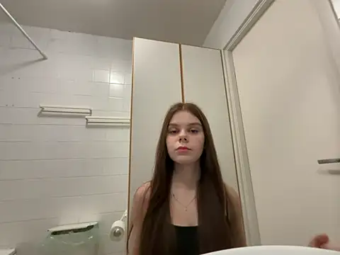 Snapshot of LeyaFlamy chatting on 12.14.25 LeyaFlamy online show from 12.14.25