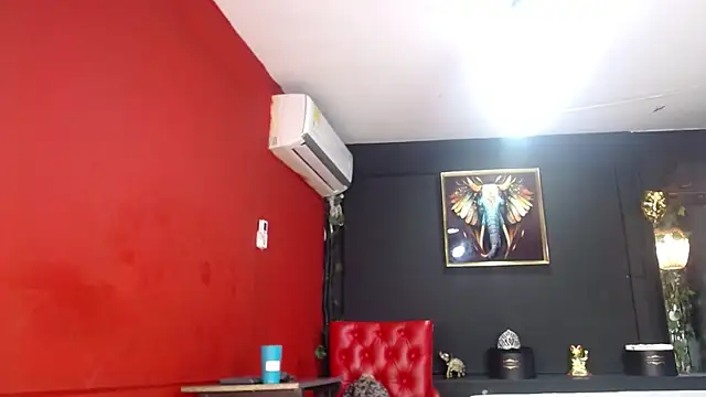 Snapshot of Layla_Isabel chatting on 12.17.25 Layla Isabel online show from 12.17.25