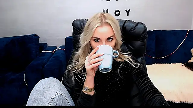 Hanna--Sweet online show from 12.16.25