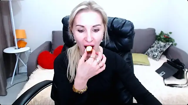 Snapshot of Hanna--Sweet chatting on 02.04.26 Hanna--Sweet online show from 02.04.26